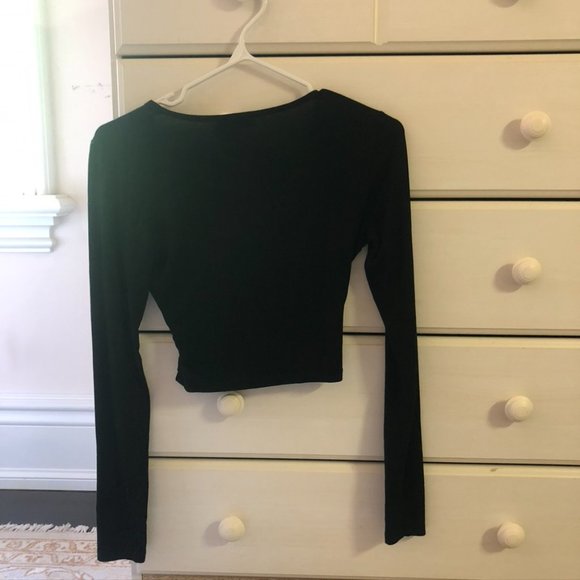 Small Black Cropped V-Neck Long Sleeve by TOBI - Picture 3 of 4